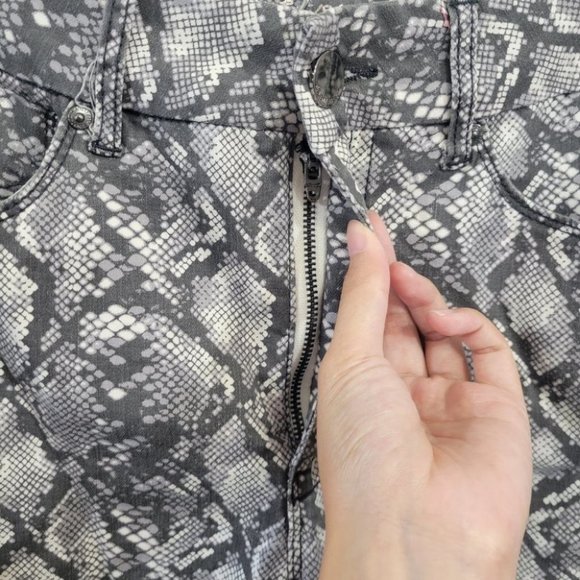 Seven7 Python Print High Rise Skinny Jeans size 14 - Picture 4 of 14